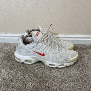 white tns red tick